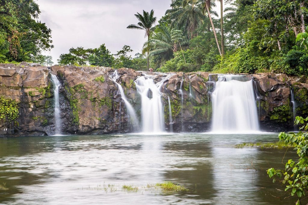 cascade de ribeira peixe, sao tomé / waterfall of ribeira peixe, sao tome