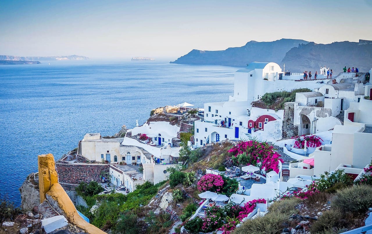 Vista panorâmica das ilhas gregas durante o verão